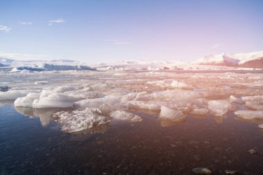 Jokulsarlon gölünde, kış sezonu doğal peyzaj kırık buz 