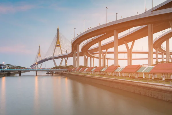 Zwillingshängebrücke Und Autobahnkreuz Wasserseite Bangkok Thailand — Stockfoto