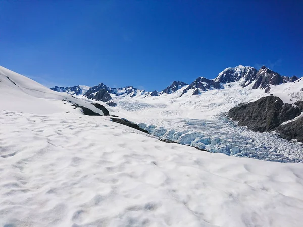 自然景観背景青空背景を持つニュージーランドのフォックス グレイシャー — ストック写真