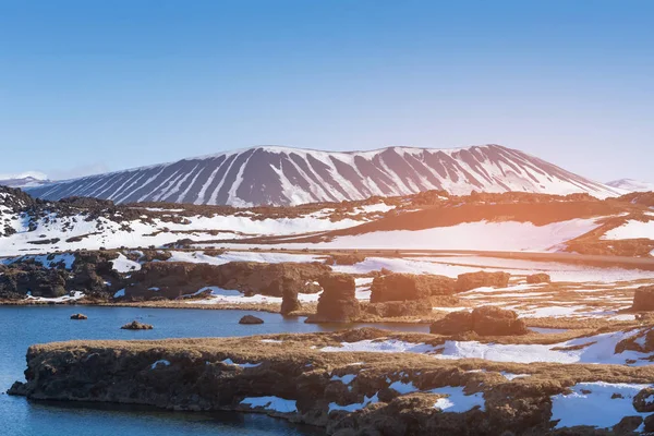 Myvatn Sopka Sněhovou Pokrývkou Islandská Zimní Roční Období Přírodní Krajiny — Stock fotografie