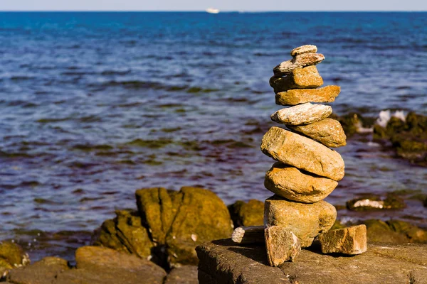 Stack Pedra Sobre Costa Mar Skyline Paisagem Natural Fundo — Fotografia de Stock