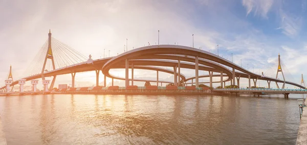 Панорама Двойной Подвесный Мост Соединяется Автострадой Путепровод Бангкок Таиланд Ориентир — стоковое фото