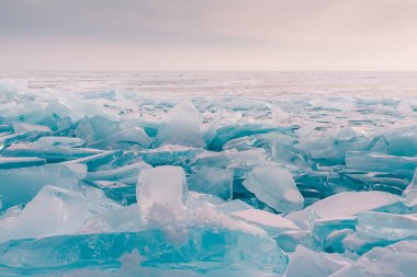 Baykal su Gölü sırasında kış sezon Rusya doğal manzara arka plan üzerinde buz çatlamak