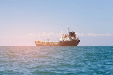 Tekne sahil manzarası nakliye petrol kargo
