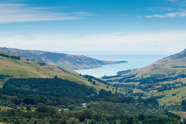 高视图从阿卡罗阿海港和山在银行半岛 新西兰东海岸自然风景背景 — 图库照片
