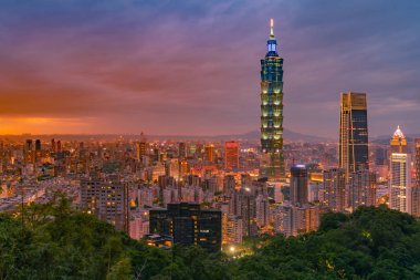 Taipei şehir merkezinin dramatik manzarası şehir merkezi silueti, Tayvan