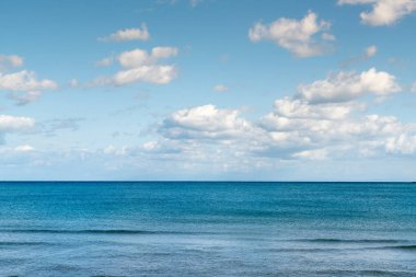 Mavi okyanus gökyüzü çizgisi doğal arka plan
