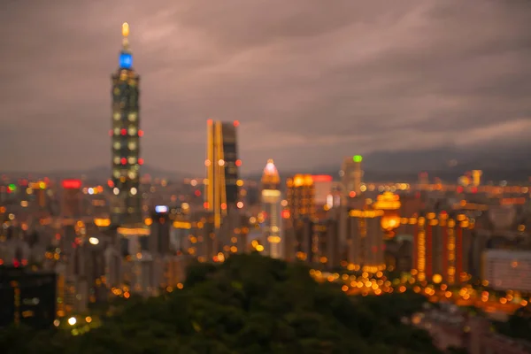 都市の夜のぼかし光台北 抽象的な背景 — ストック写真
