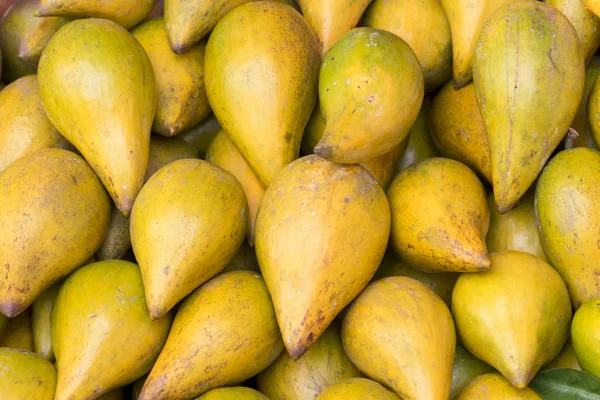 Fundo com frescos Sapodillas Índia no mercado — Fotografia de Stock