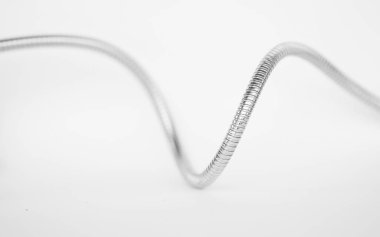 arka plan için metal güç kablosu.