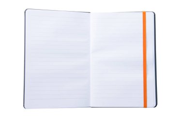 Not defterinin beyaz arkaplanda elastik bantlı boş sayfası