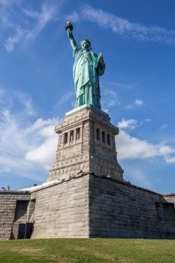 1 Kasım 2016 - New York - ABD, Güzel bir sonbahar gününde Özgürlük Heykeli gururla duruyor