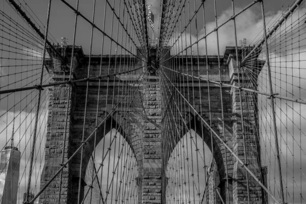 28 Ekim 2016 - New York - ABD, Brooklyn Köprüsü 'nü bir arada tutan karmaşık metal destek sistemi