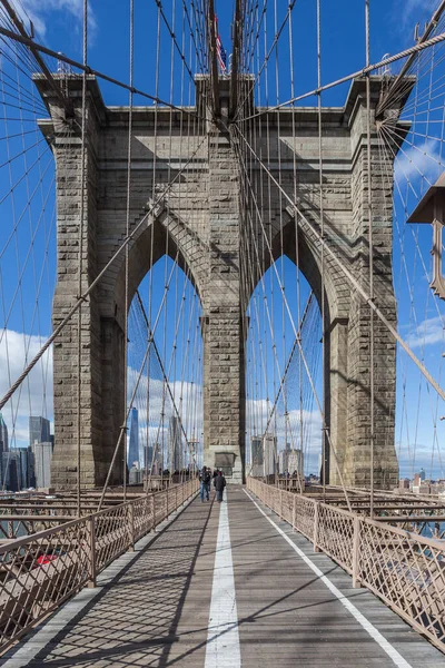 28 Ekim 2016 - New York - ABD, Brooklyn Köprüsü 'nü bir arada tutan karmaşık metal destek sistemi