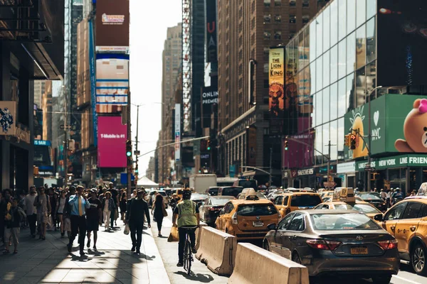 27 Eylül 2017 - New York - ABD, Times Meydanı 'nda yoğun trafik her zamanki gibi