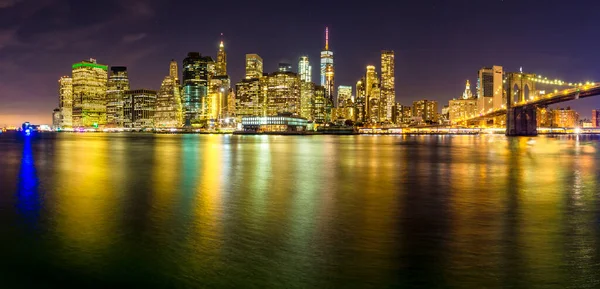 27 Eylül 2017 - New York - ABD, Brooklyn 'den Manhattan Gece Manzarası