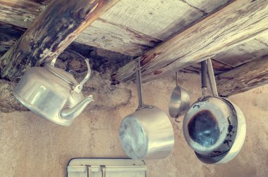 Alüminyum eski mutfak eşyaları. Stilleri vintage fotoğraf