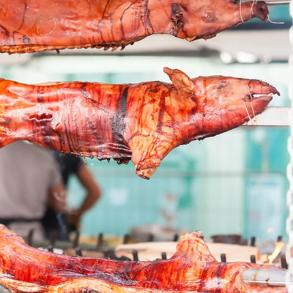 Gebakken geroosterde varkensvlees karkassen — Stockfoto