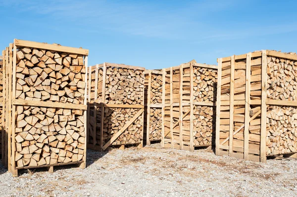 Complexe en bois à vendre au dépôt . — Photo