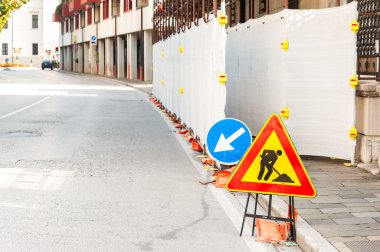 yol yapım aşamasında işareti