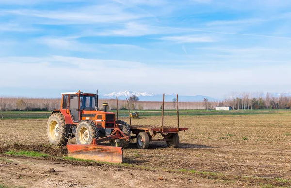 Mezőgazdasági táj farm eszközök — Stock Fotó