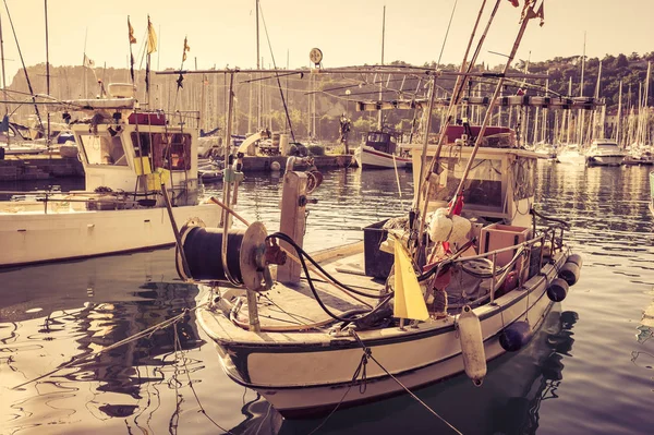 Fischerboote im Hafen — Stockfoto