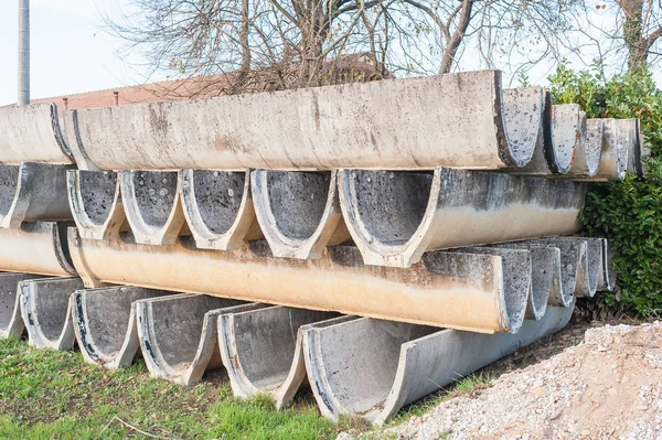 Előregyártott beton elemek öntözőcsatornák, a mezőgazdaság — Stock Fotó