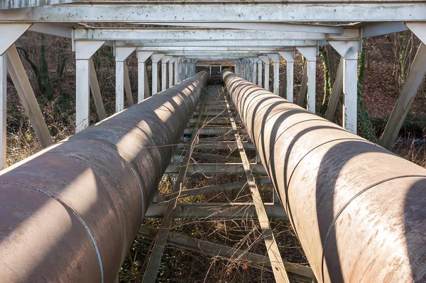 Şehir su boruları.