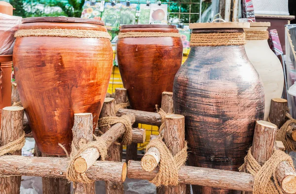 Earthen jars for sale. — Stock Photo, Image