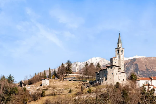 Middeleeuws kasteel in Italië. — Stockfoto