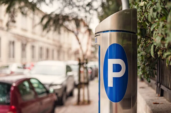 Kék jel automatikus jegyautomata parkolás. — Stock Fotó