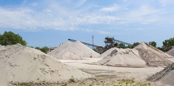 Extractie grind. Grind steengroeve. Bouwsector — Stockfoto