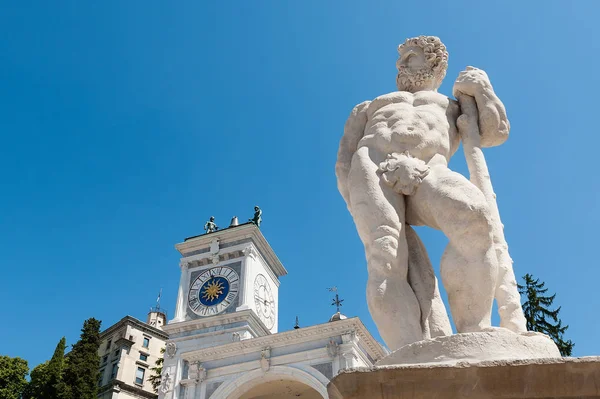Estatua del siglo 16. Estatua de Hércules . — Foto de Stock