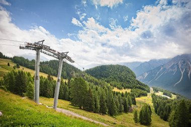 Dolomites telesiyej ile dağ manzarası