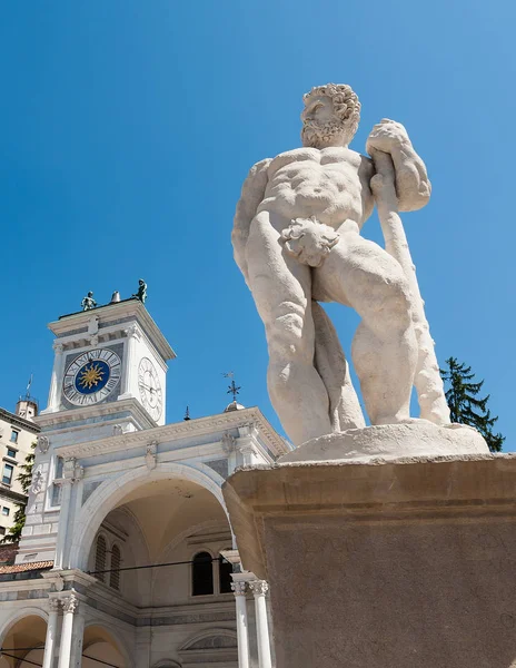 Staty av 16-talet. Staty av Herkules. — Stockfoto