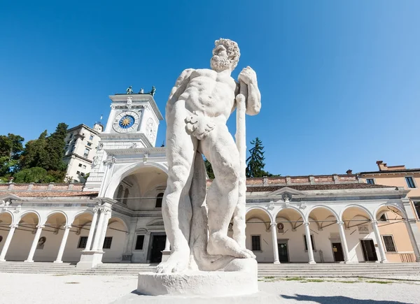 Statua del XVI secolo. Statua di Ercole . — Foto Stock