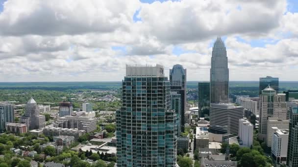 Filmagem Aérea Uptown Charlotte Durante Dia Torno Edifício Vue Apartment — Vídeo de Stock