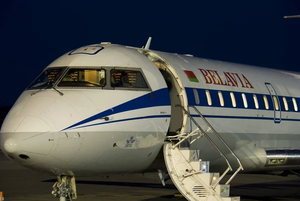 ニジニ ・ ノヴゴロド。ロシア。2017 年 5 月 31 日。旅客機ボンバルディア Crj 100 er 部分 — ストック写真