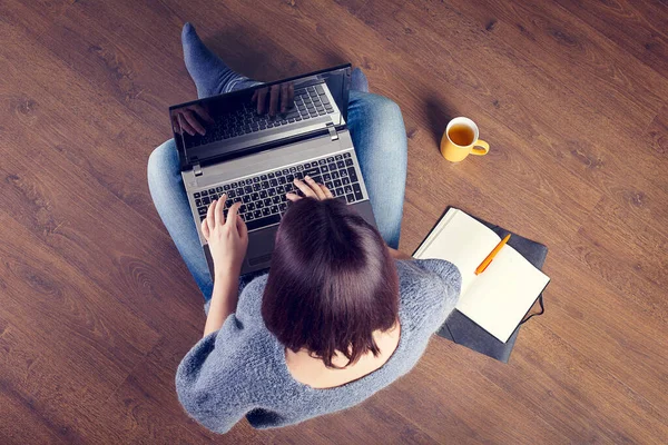 Freelancer Young Woman Working Home Quarantine Sitting Floor Working Laptop — Stock Photo, Image