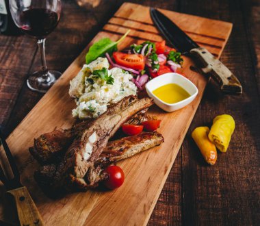 Costillar de cerdo y papas 
