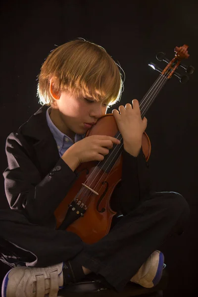 Boy Hugging His Violin Attitude Love Musicboy Shows His Violin — Stock Photo, Image