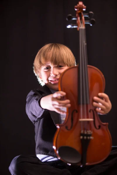 Chico Abrazando Violín Una Actitud Amor Por Musicboy Muestra Violín — Foto de Stock