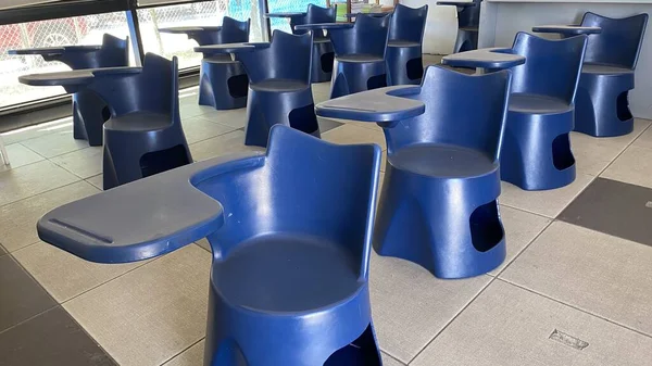 Sala Aula Sozinho Cadeiras Sem Alunos Abandonado Classroomblue Cadeiras Uma — Fotografia de Stock