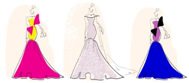 Beyaz arka planda izole edilmiş mankenler üzerindeki pembe gelinlikler.