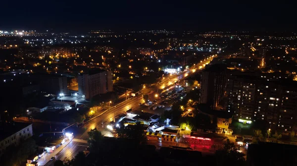 乌克兰哈尔科夫市中心的天际线。夜城的俯瞰 — 图库照片