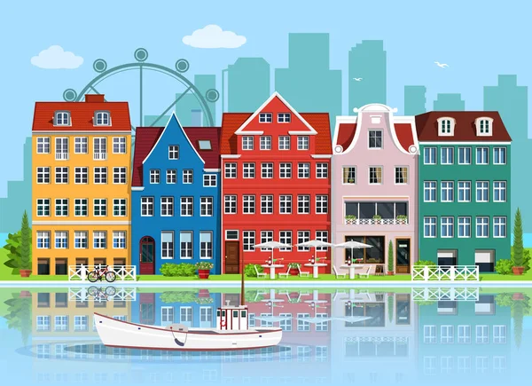 De gevels van oude gebouwen, leuke Europese. Gedetailleerde afbeelding huizen set. Oude stad, water reflectie en boot. Vlakke stijl vectorillustratie. — Stockvector