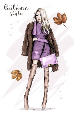 İhale kürk ceket şık genç kadın. Güzel sarışın kadın moda. Sonbahar giyim kıyafet. Moda model poz. Kroki. 