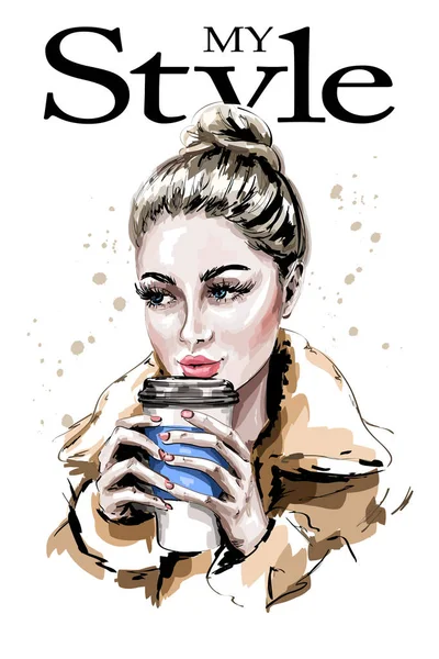 手描きの美しい女性の肖像画 ファッション紙のコーヒー カップを保持している女性 スケッチ — ストックベクタ