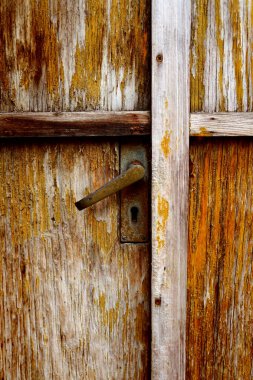 Özel ve eşsiz bir kapının ön çekimi.