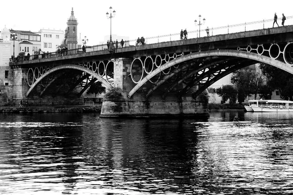 Ponte Triana Siviglia Con Fiume Guadalquivir Tramonto — Foto Stock